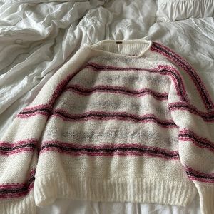 Free People sweater - worn once. Size L. Beautiful and oversized.